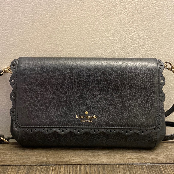 kate spade Handbags - Excelente condition cross body that can also be a clutch.